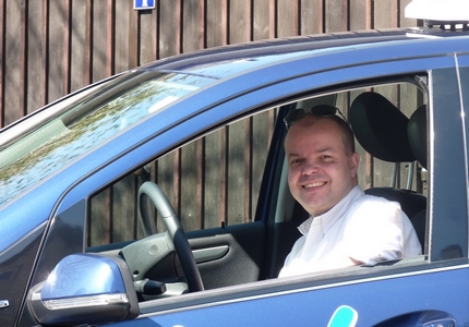 Dirk mit Auto